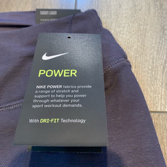 🆕-Nike Epic Lux Tight Fit (XS) - Picture 4 of 8